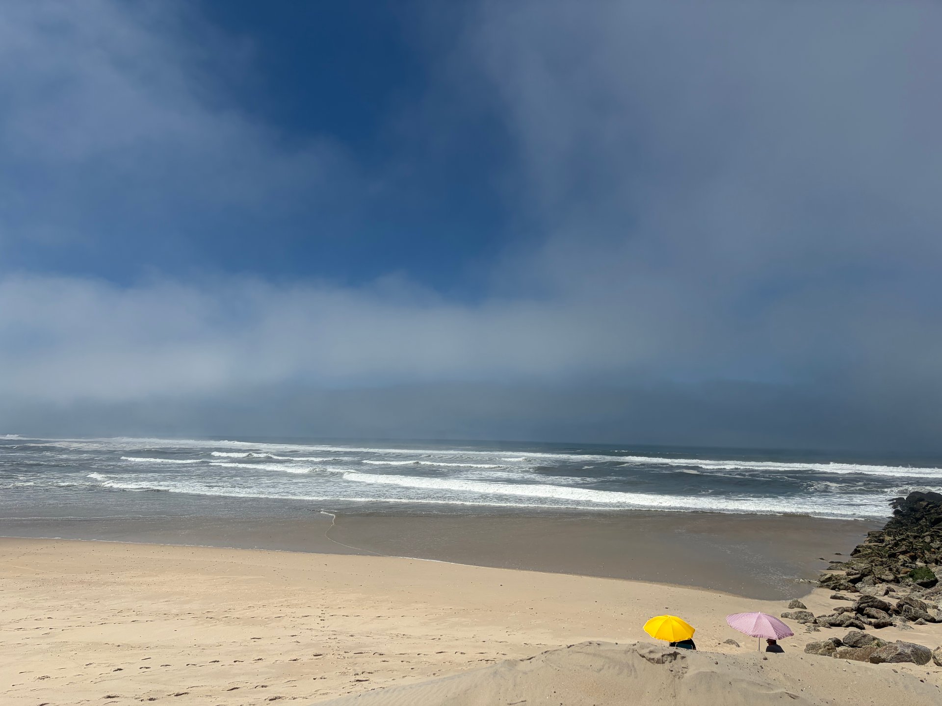 Praia do Labrego: Kitesurfing and Wing Foil in Aveiro